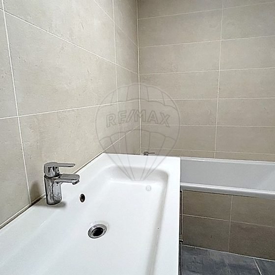 1d664d45-4bd0-49e7-8e57-c275e76ce021