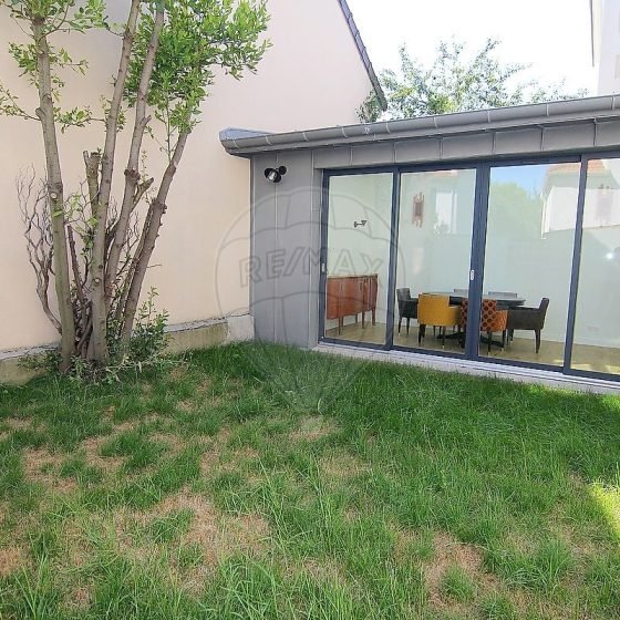 5f35a390-d9d0-461a-8255-437b1d3c8f11