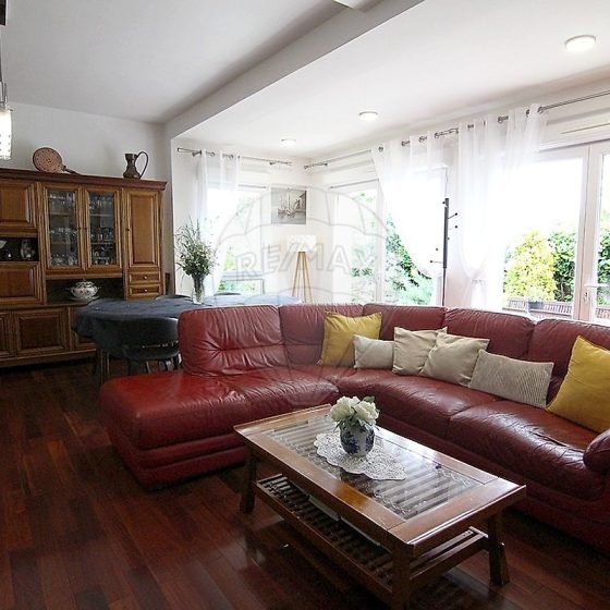 a9b5485e-e6f1-49a0-ab4d-b63f7f8876a0