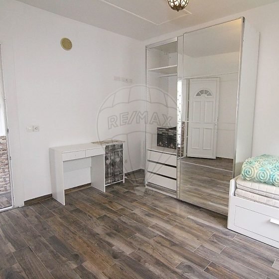 b5638cfb-5d28-4f39-bd7f-12ddae1f78a8