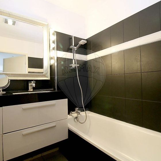 c7605cff-5d47-43ab-85c1-bc5e5d77d3bd