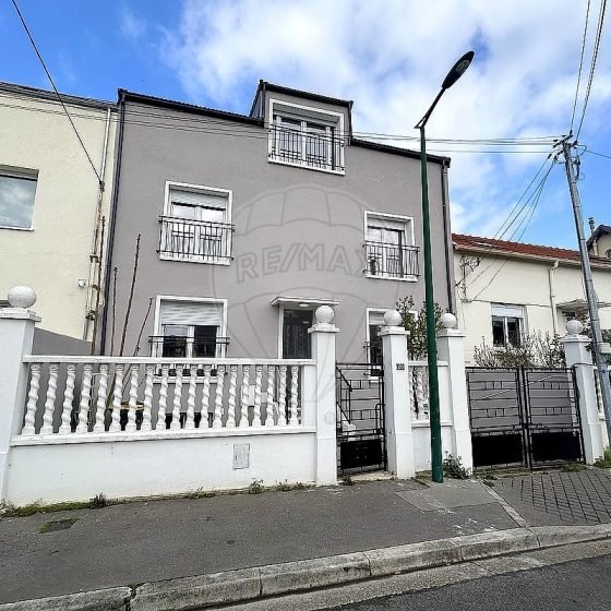 c7a60256-293e-4089-9362-174845d120f1