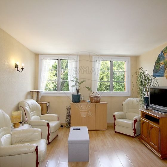 cc7b34f4-5fef-4961-85e3-2d2689bbc905