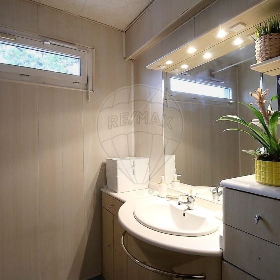 e1bb011b-f102-4029-8b07-3be7550de4b0