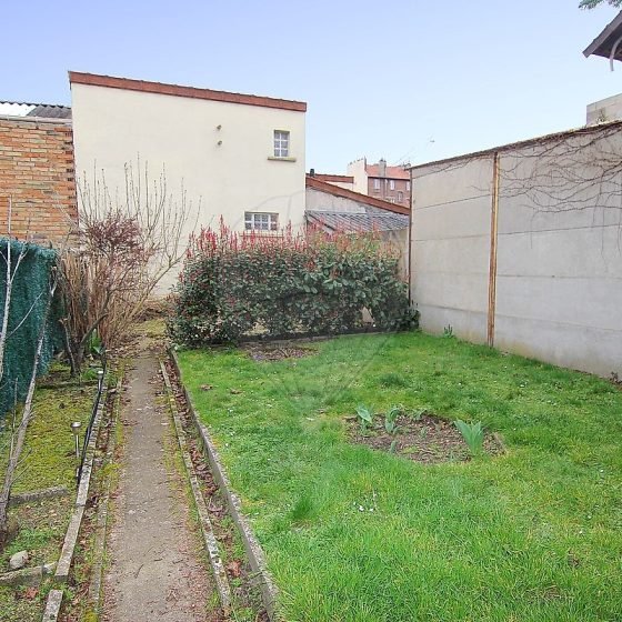 ee39b524-b74d-4c33-a3b2-56d978b5e3b5