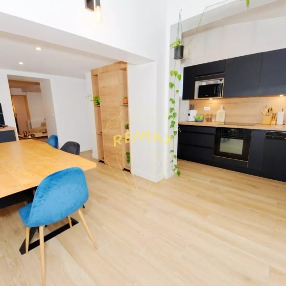 fbced225e68d92f8734cc26a30fa0dfc_204b6cca5e_1920-original